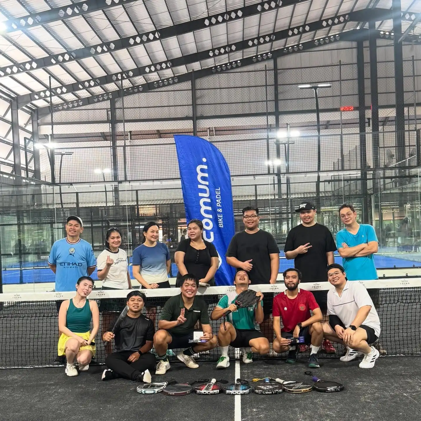 Padel community group at Comum